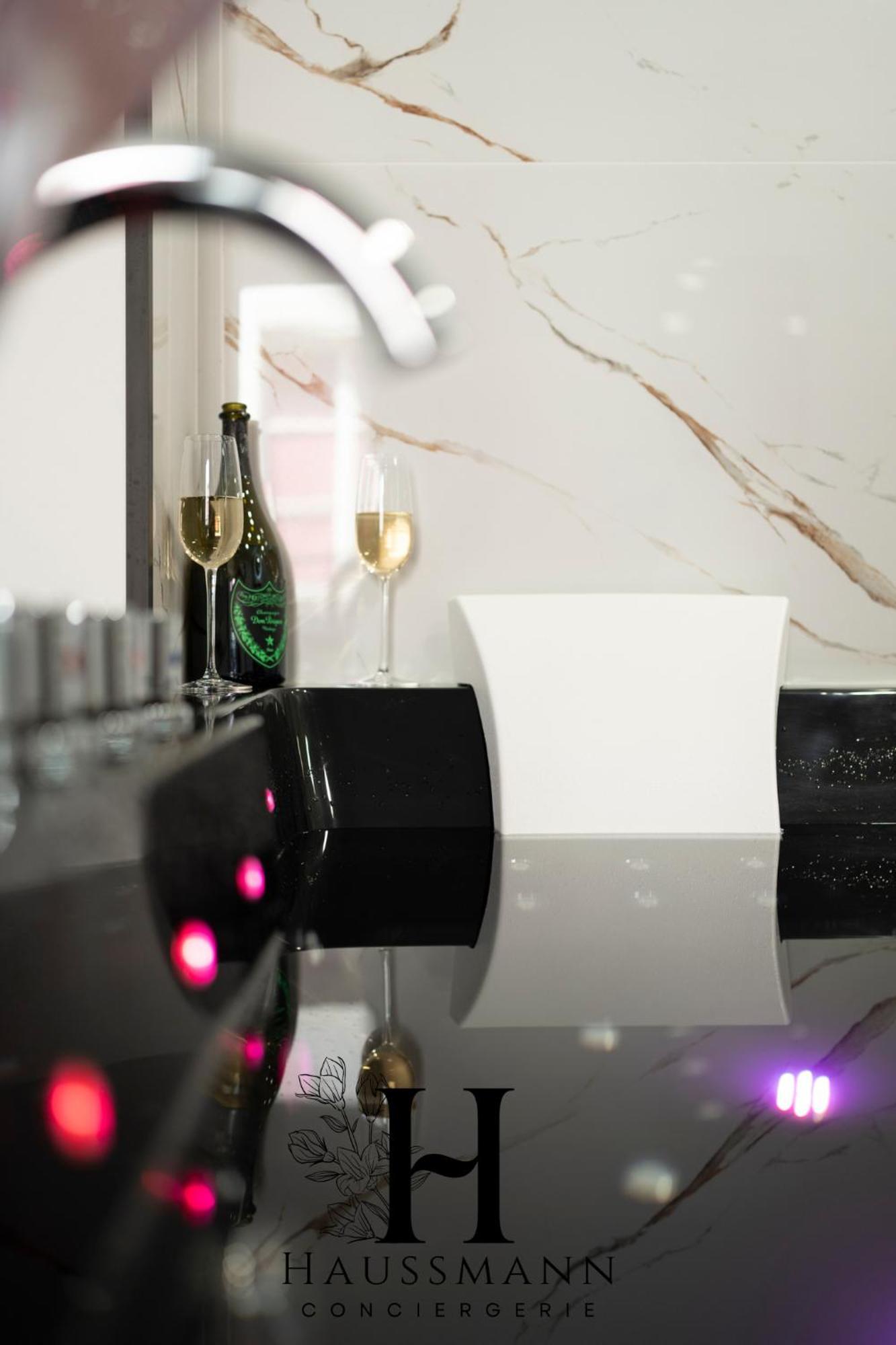Magnifique Luxe Jacuzzi Centre *